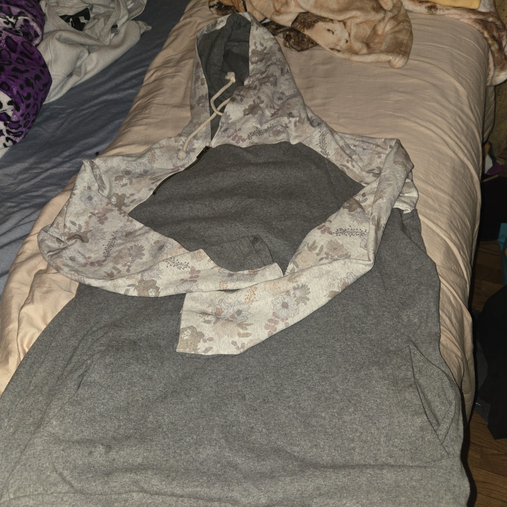 AMPERSAND AVE Gray Hoodie with Floral Pattern